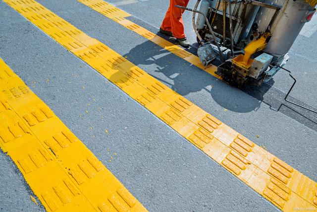 道路标线中的立面标记与实体标记