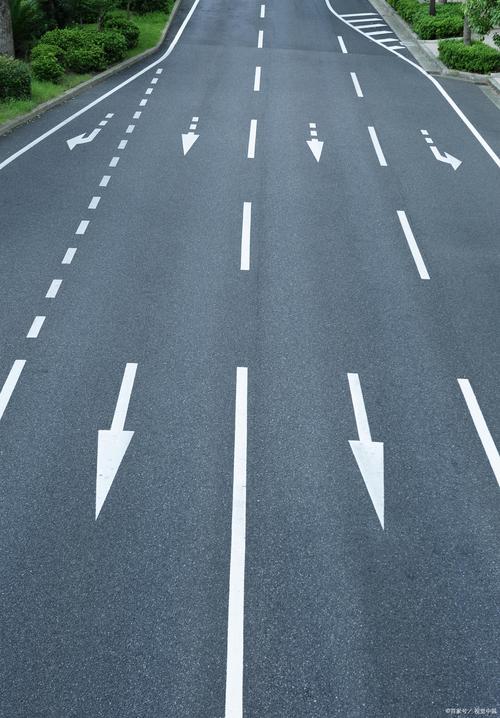 道路标线8大夺命陷阱!交警严查压线新规速看避罚